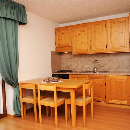 Residence Marisol Camere & Appartamenti - Mezzana Centre エクステリア 写真