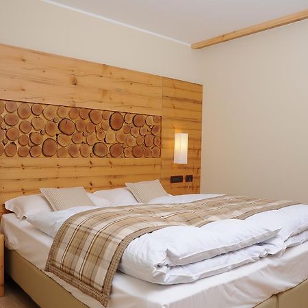 Residence Marisol Camere & Appartamenti - Mezzana Centre エクステリア 写真