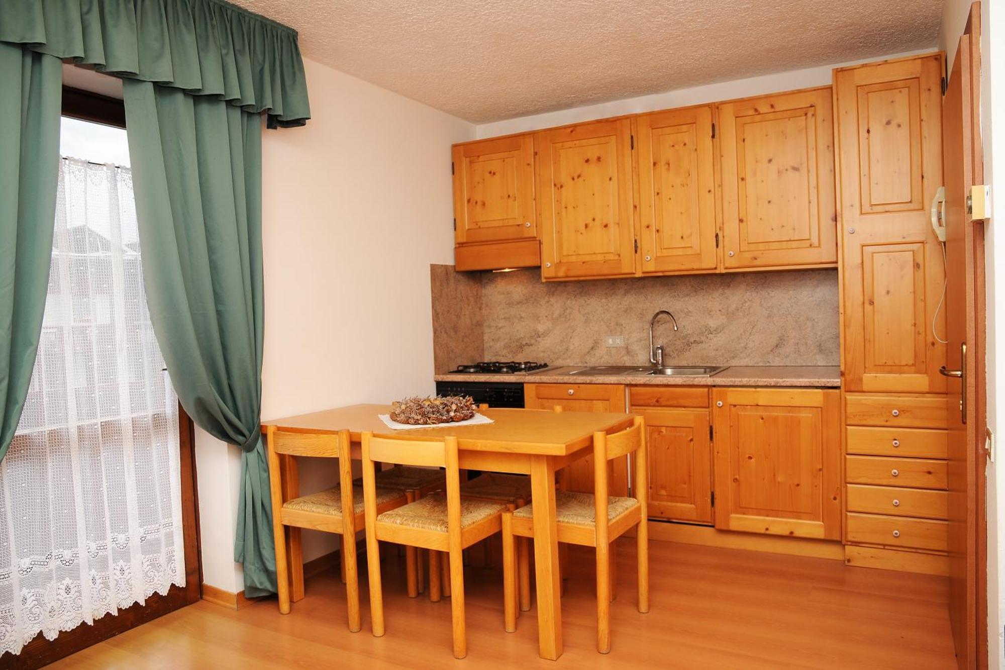 Residence Marisol Camere & Appartamenti - Mezzana Centre エクステリア 写真