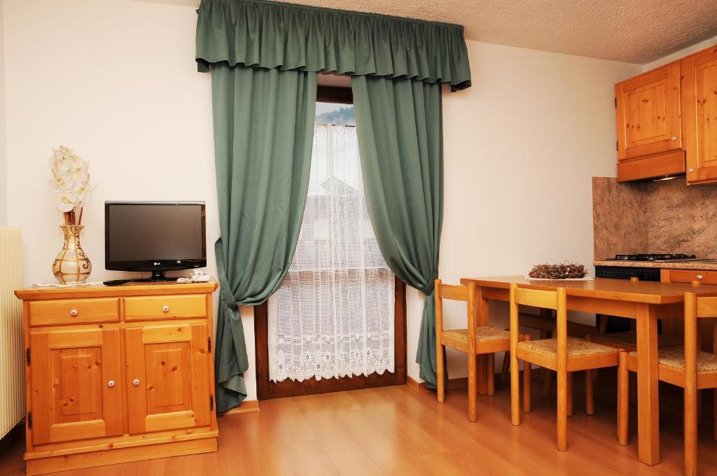 Residence Marisol Camere & Appartamenti - Mezzana Centre 部屋 写真