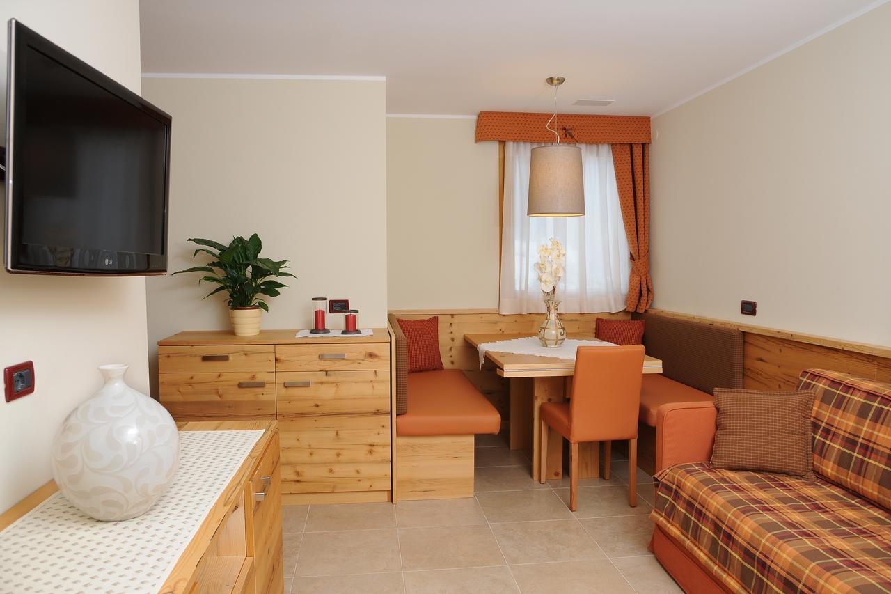 Residence Marisol Camere & Appartamenti - Mezzana Centre エクステリア 写真