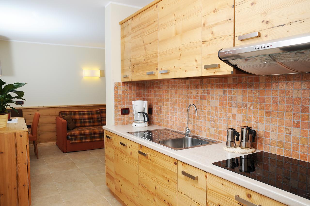 Residence Marisol Camere & Appartamenti - Mezzana Centre エクステリア 写真