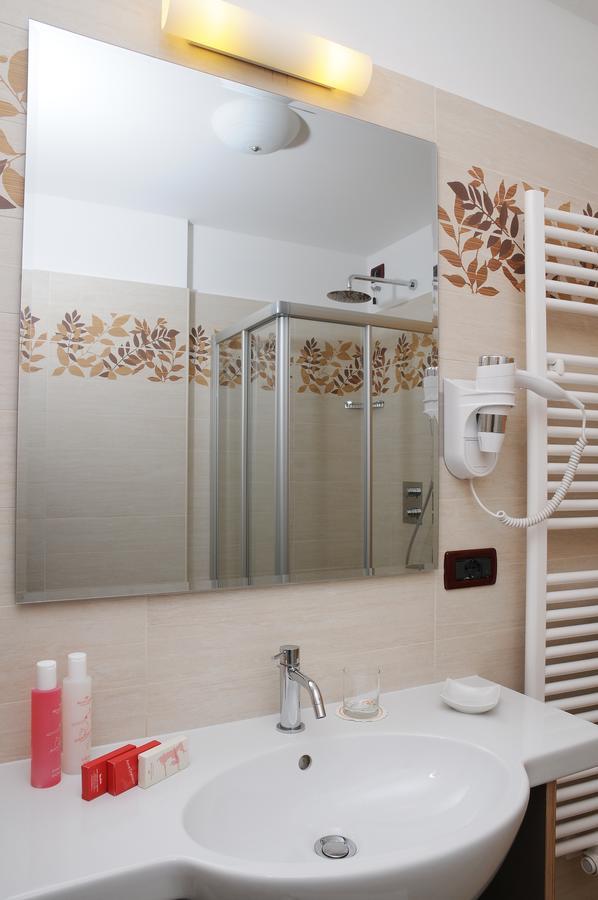 Residence Marisol Camere & Appartamenti - Mezzana Centre エクステリア 写真