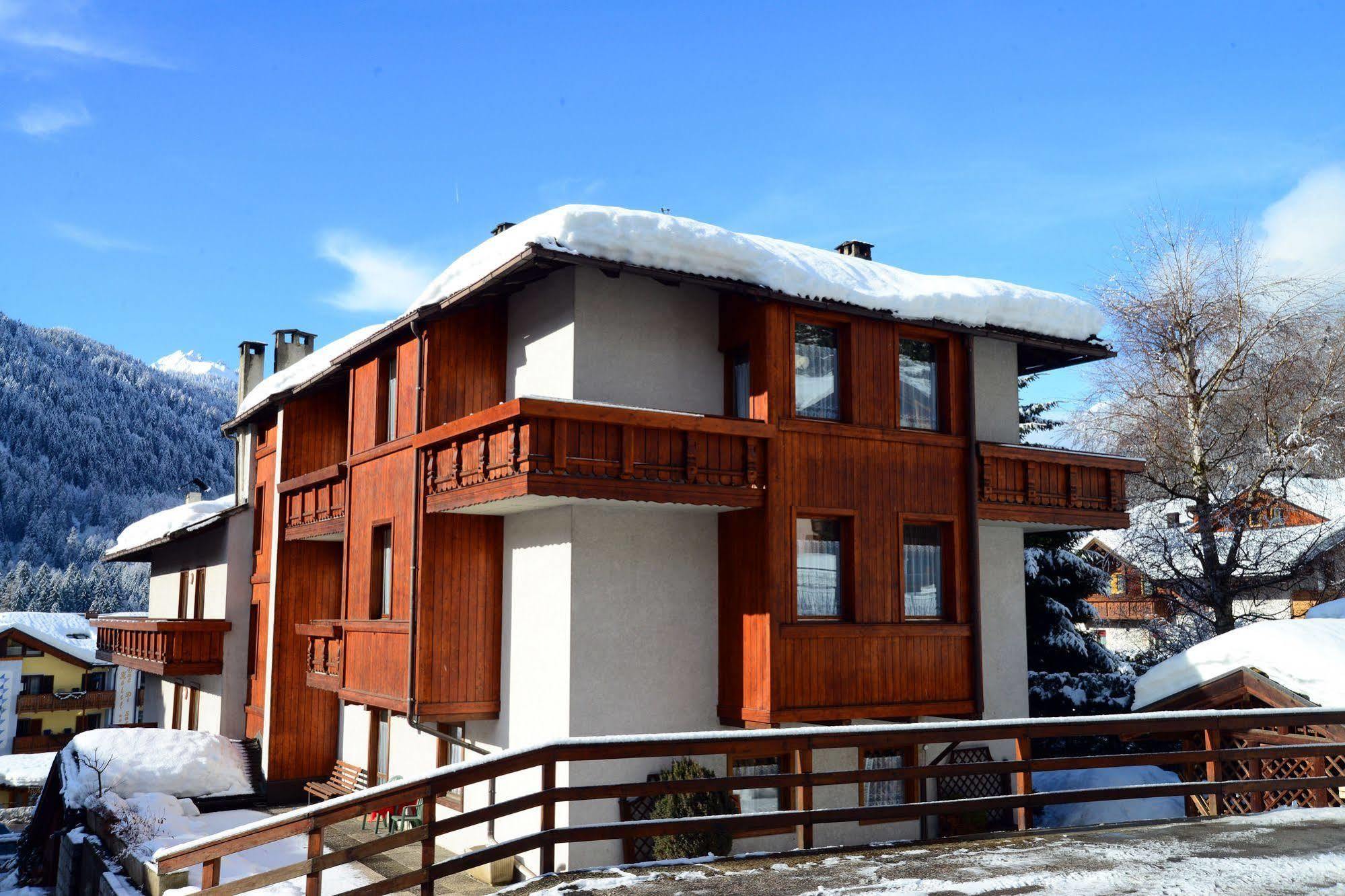 Residence Marisol Camere & Appartamenti - Mezzana Centre エクステリア 写真
